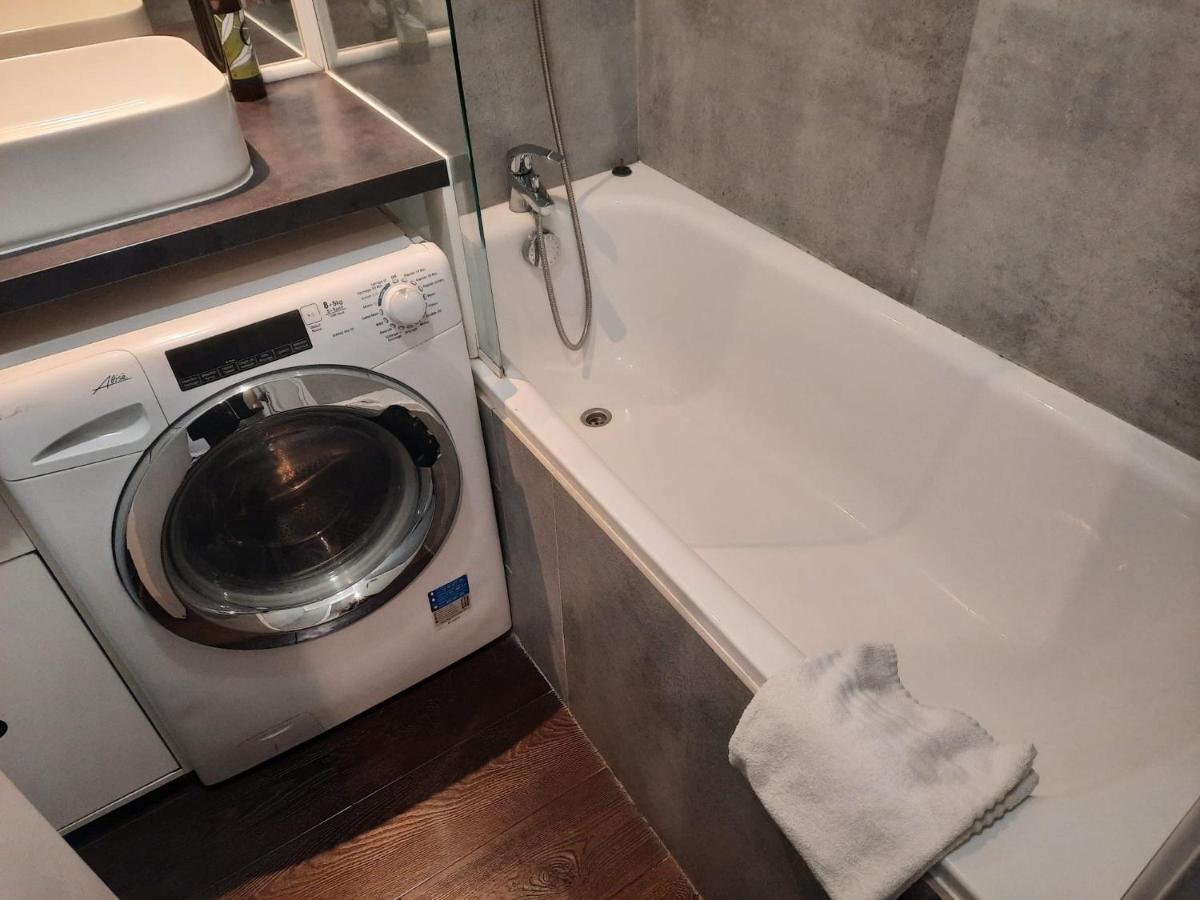 Grand Appartement Avec Balcon - Proche Parc Des Expo - Parking Privee イシー＝レ＝ムリノー エクステリア 写真