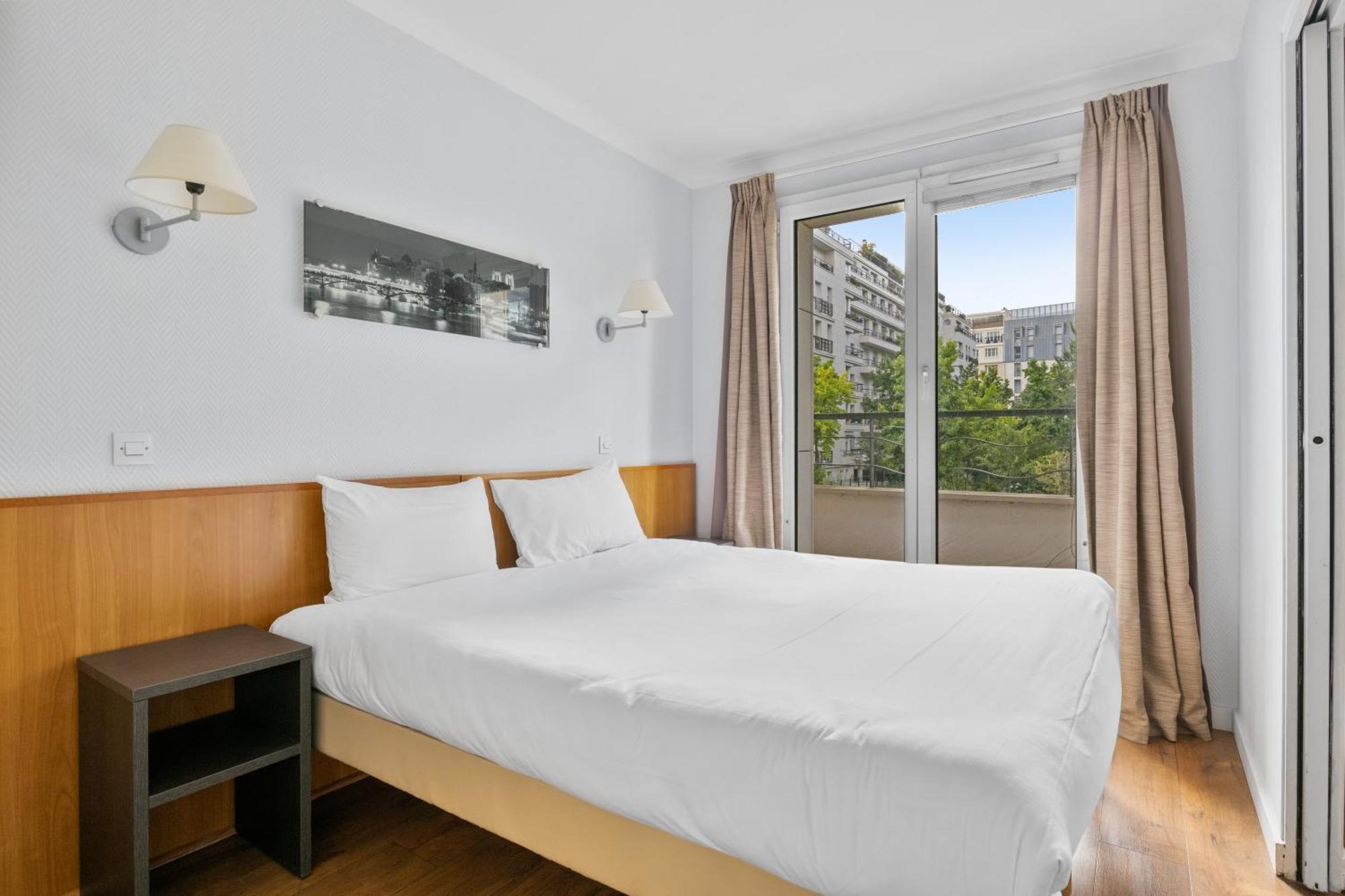 Grand Appartement Avec Balcon - Proche Parc Des Expo - Parking Privee イシー＝レ＝ムリノー エクステリア 写真