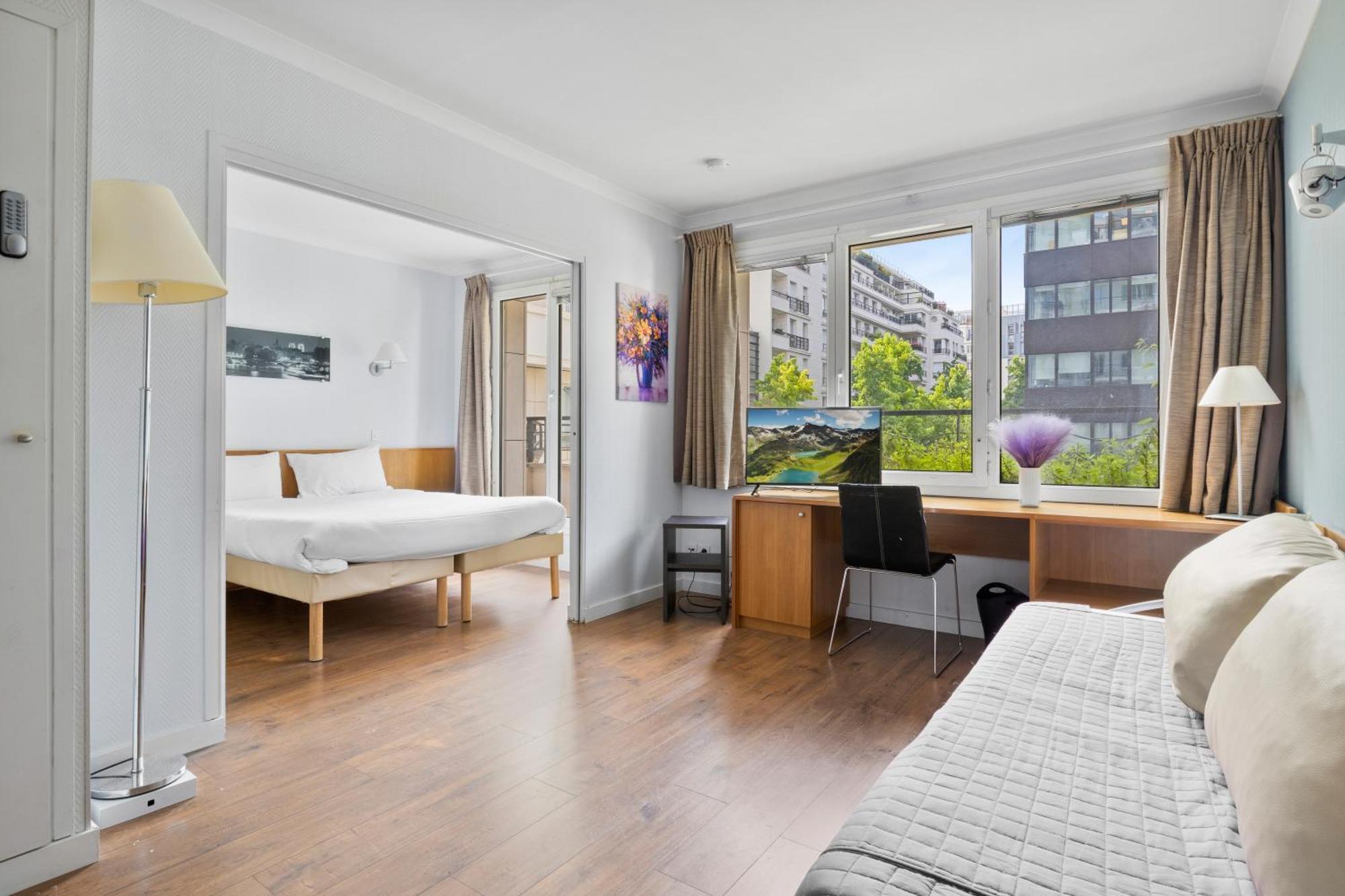 Grand Appartement Avec Balcon - Proche Parc Des Expo - Parking Privee イシー＝レ＝ムリノー エクステリア 写真