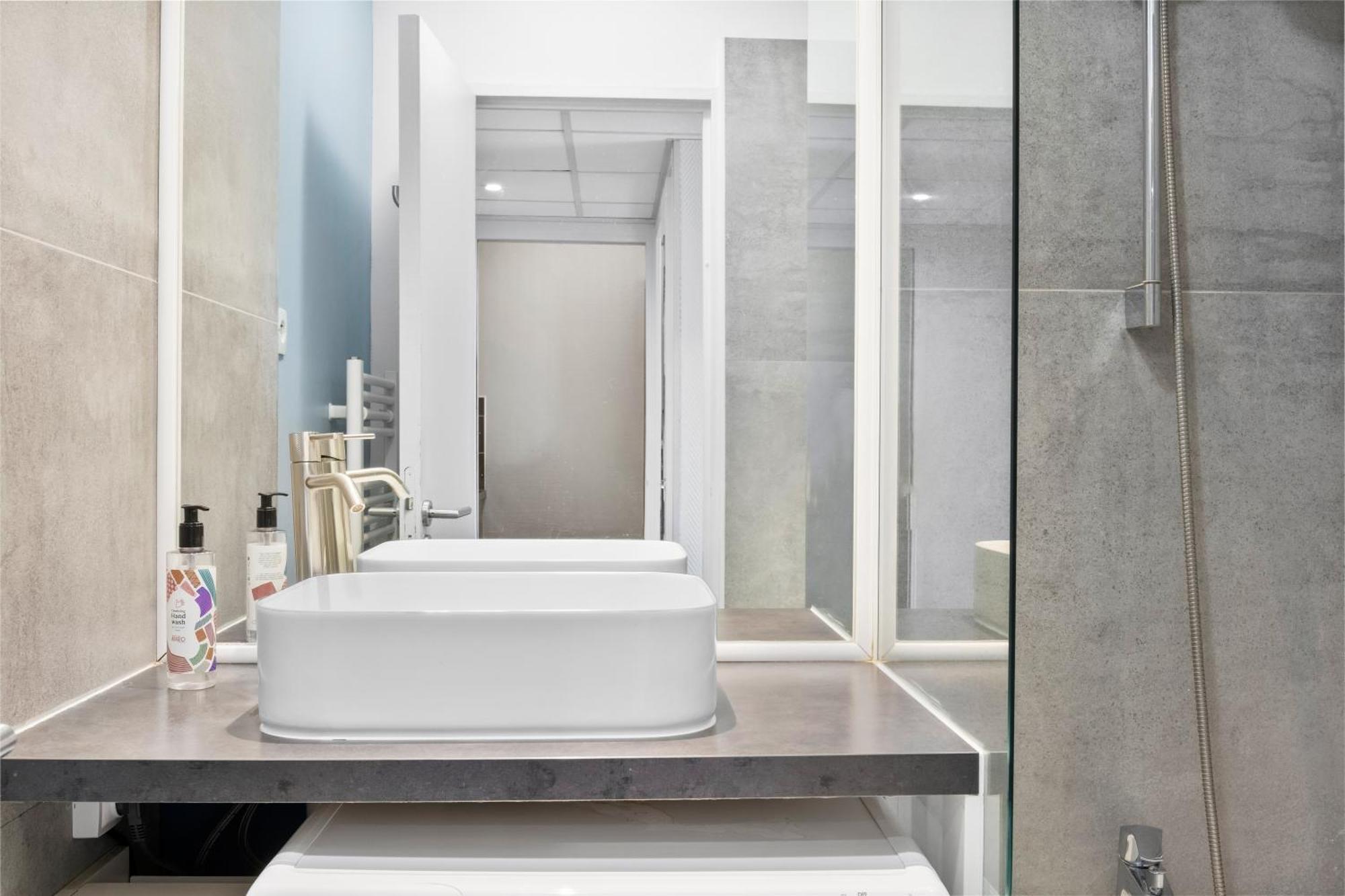Grand Appartement Avec Balcon - Proche Parc Des Expo - Parking Privee イシー＝レ＝ムリノー エクステリア 写真