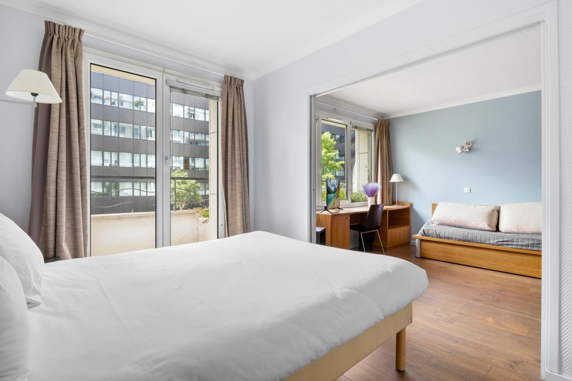Grand Appartement Avec Balcon - Proche Parc Des Expo - Parking Privee イシー＝レ＝ムリノー エクステリア 写真